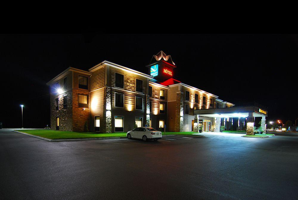 Quality Inn & Suites Val-d'Or Bagian luar foto