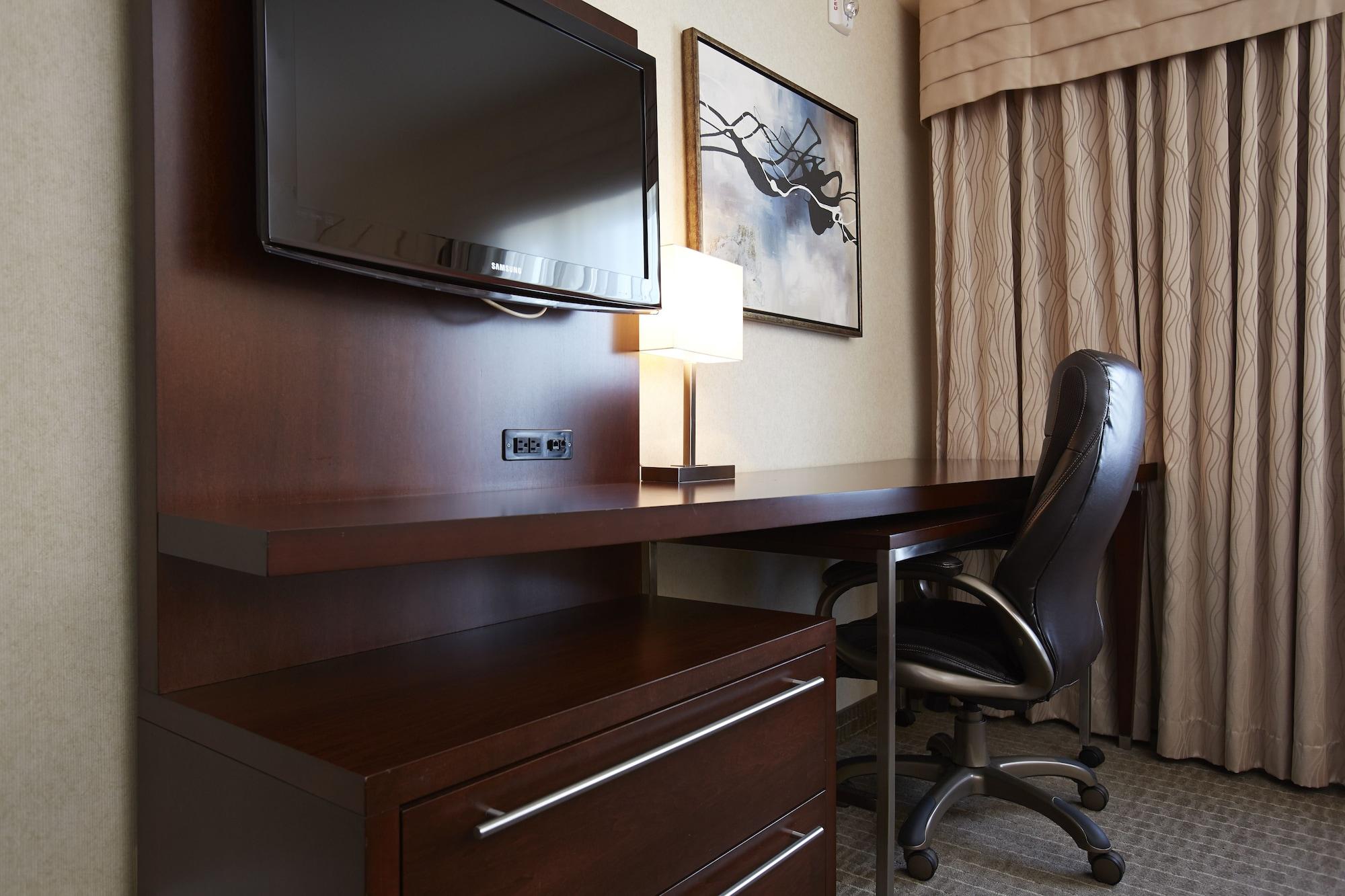 Quality Inn & Suites Val-d'Or Bagian luar foto