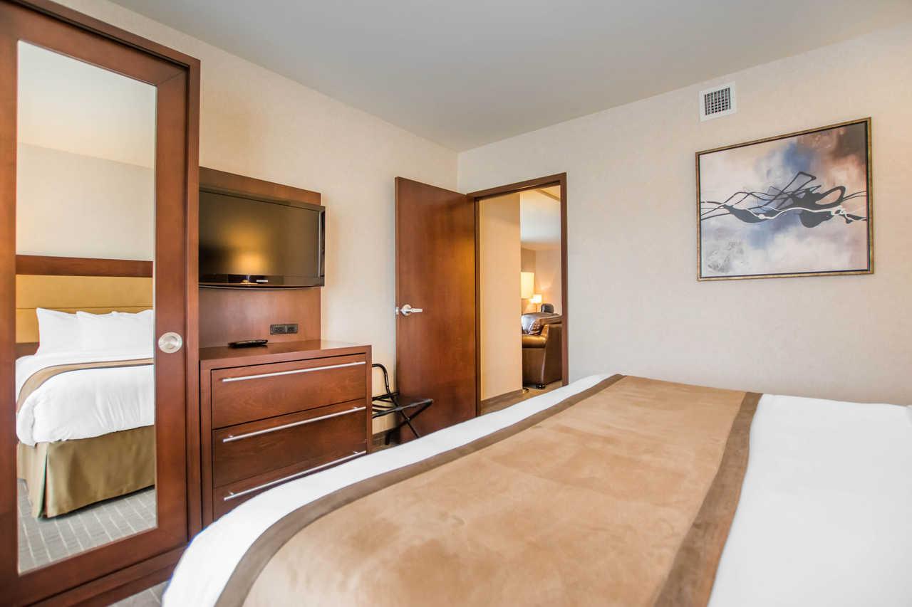 Quality Inn & Suites Val-d'Or Bagian luar foto