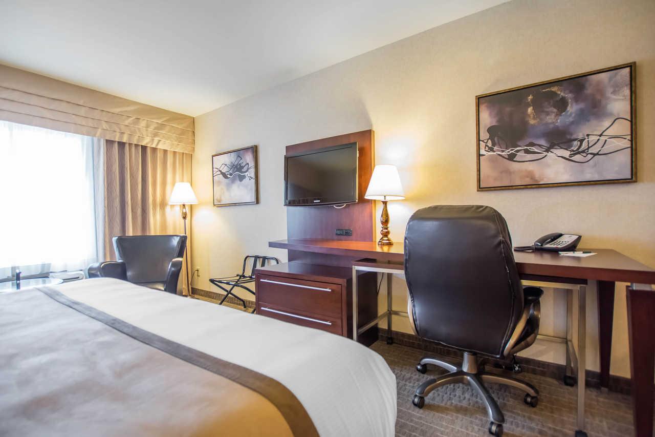 Quality Inn & Suites Val-d'Or Bagian luar foto