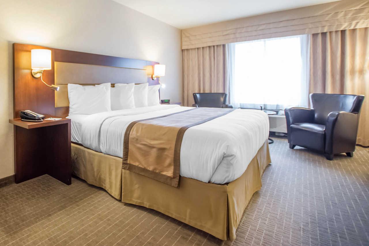 Quality Inn & Suites Val-d'Or Bagian luar foto