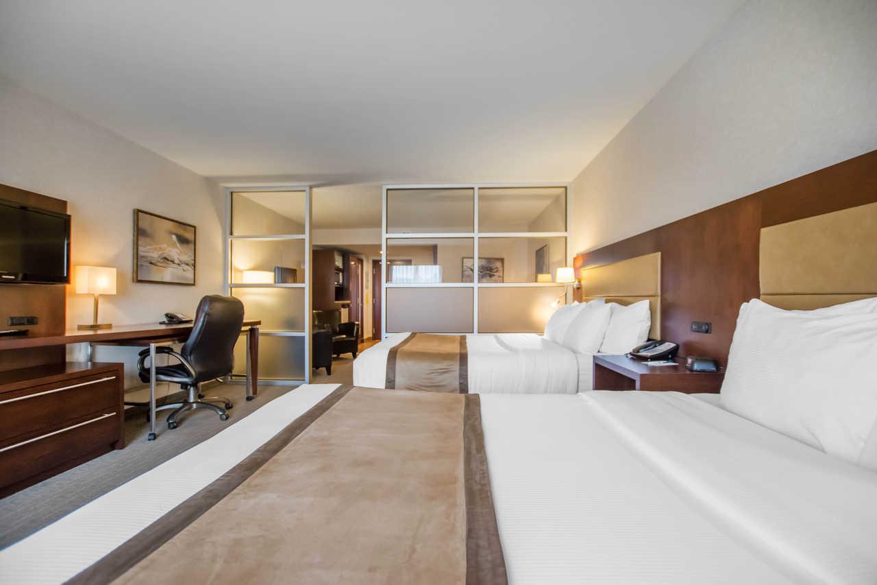 Quality Inn & Suites Val-d'Or Bagian luar foto