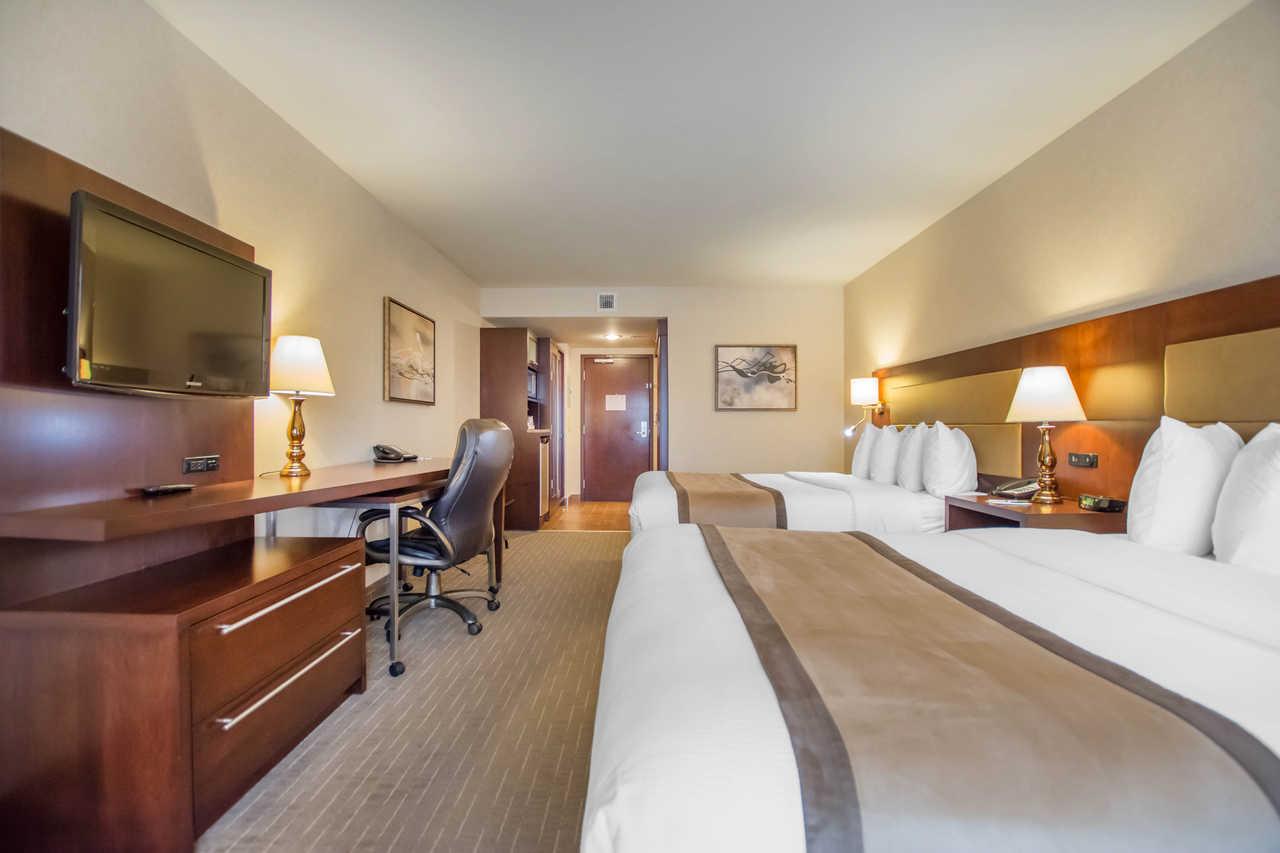 Quality Inn & Suites Val-d'Or Bagian luar foto