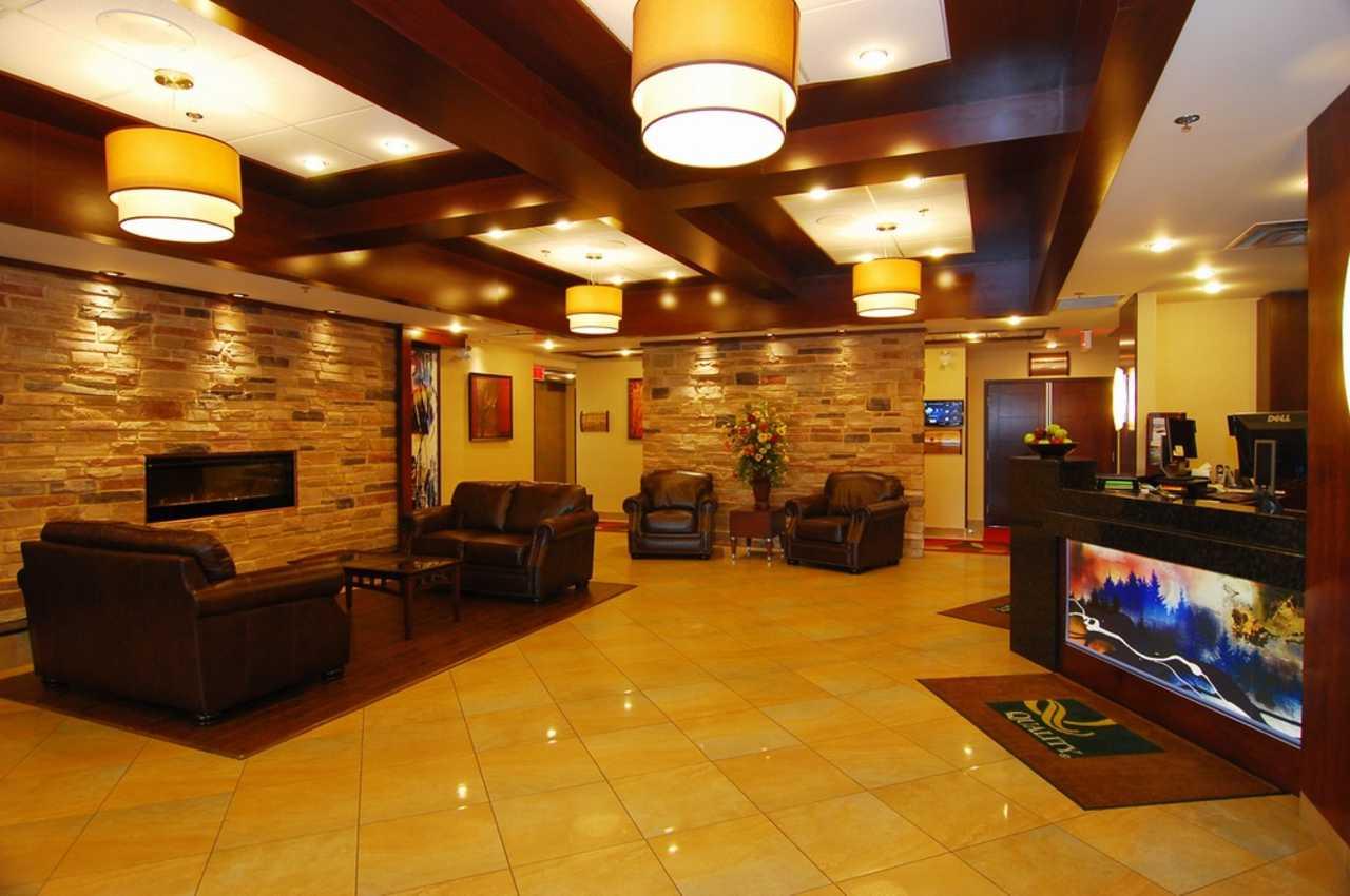 Quality Inn & Suites Val-d'Or Bagian luar foto