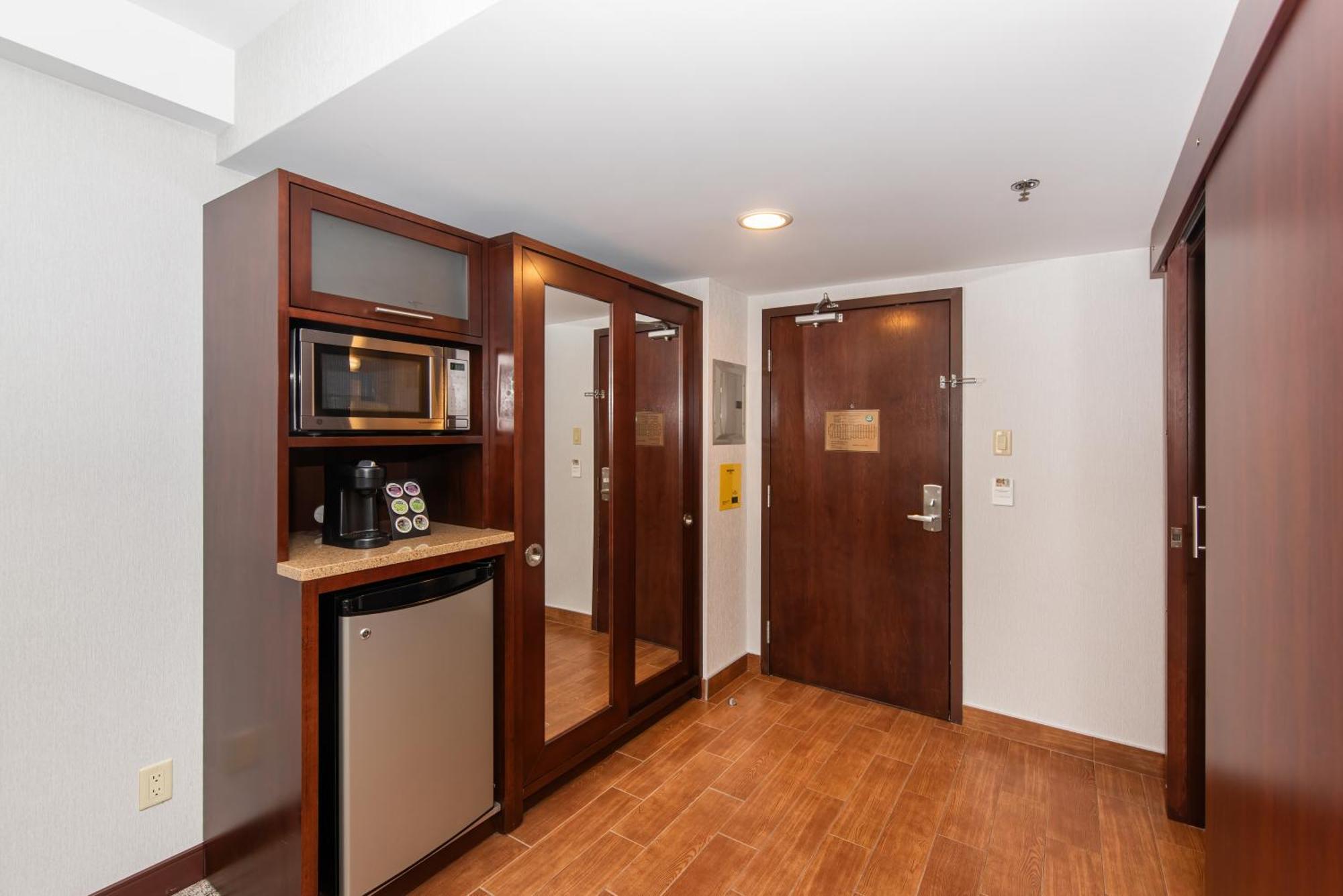 Quality Inn & Suites Val-d'Or Bagian luar foto