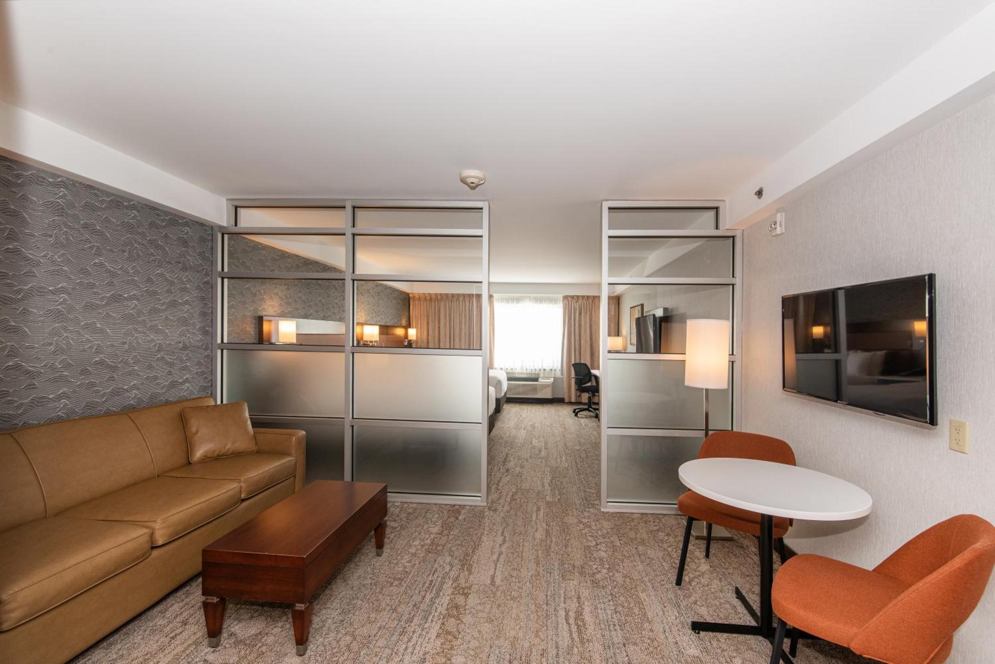 Quality Inn & Suites Val-d'Or Bagian luar foto