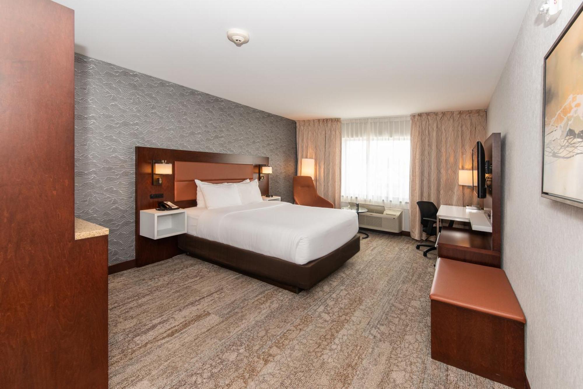 Quality Inn & Suites Val-d'Or Bagian luar foto