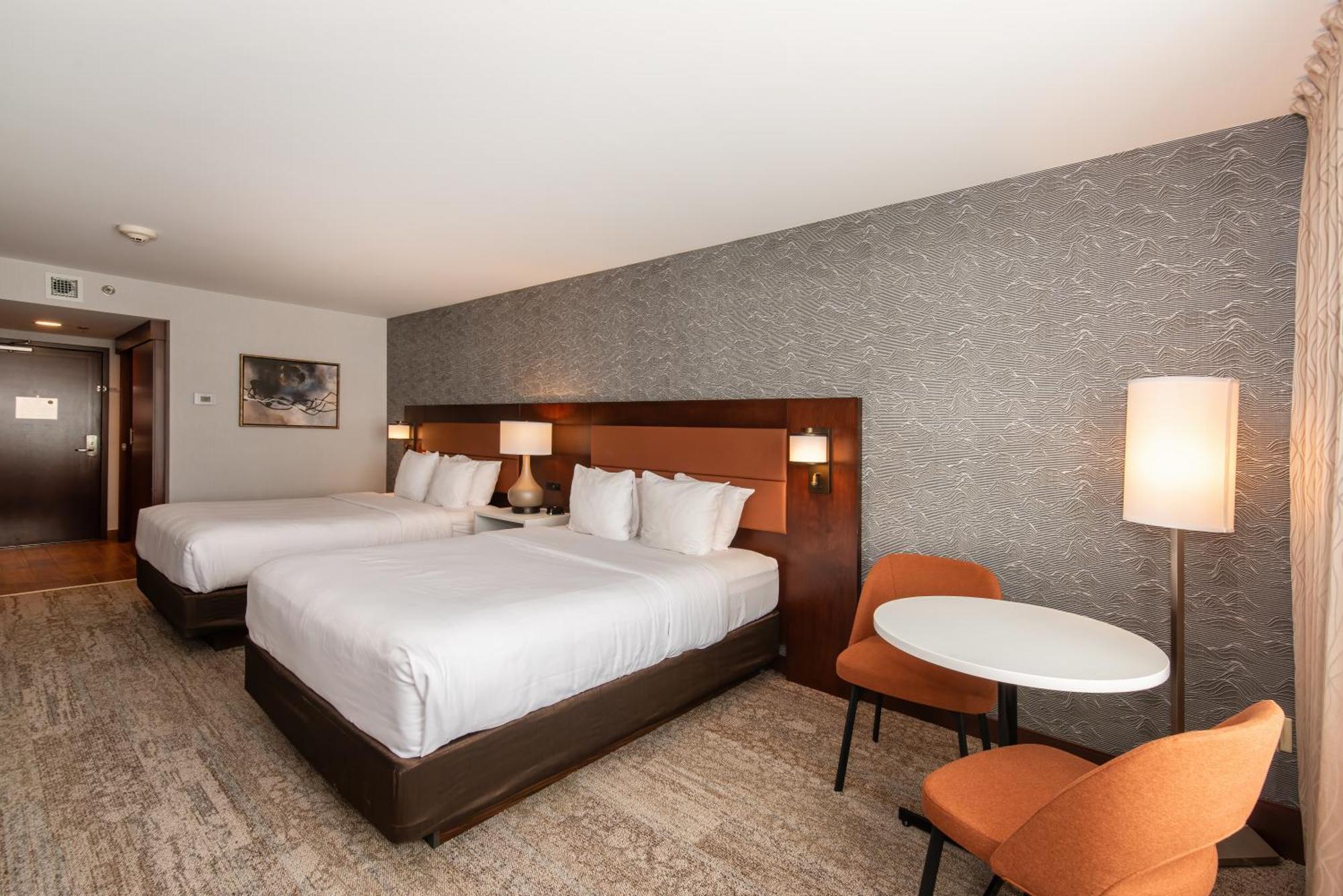 Quality Inn & Suites Val-d'Or Bagian luar foto