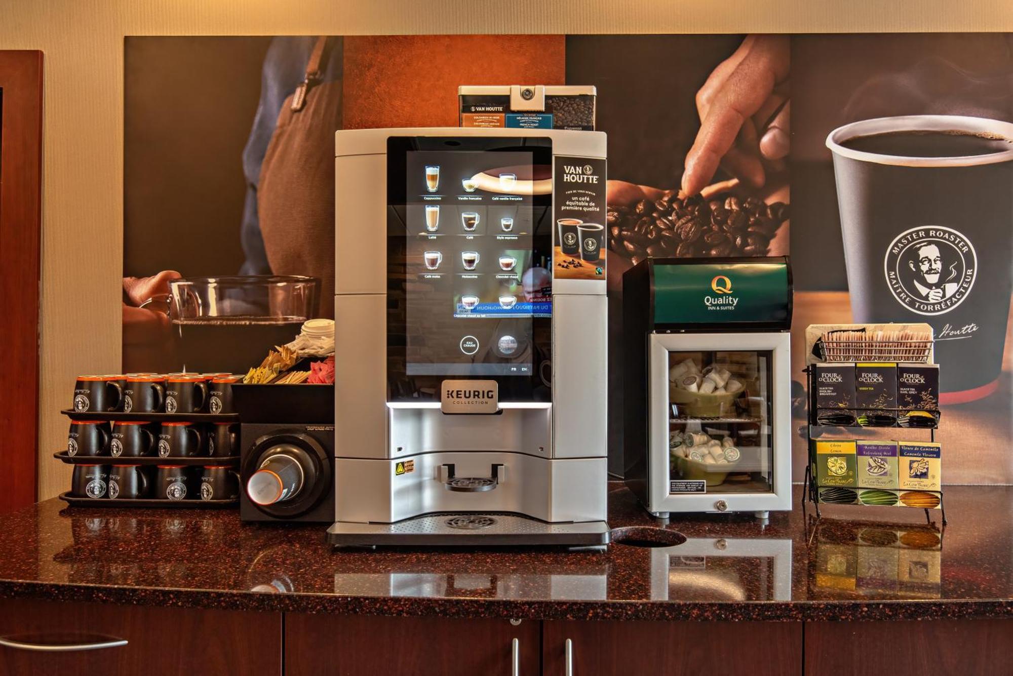 Quality Inn & Suites Val-d'Or Bagian luar foto