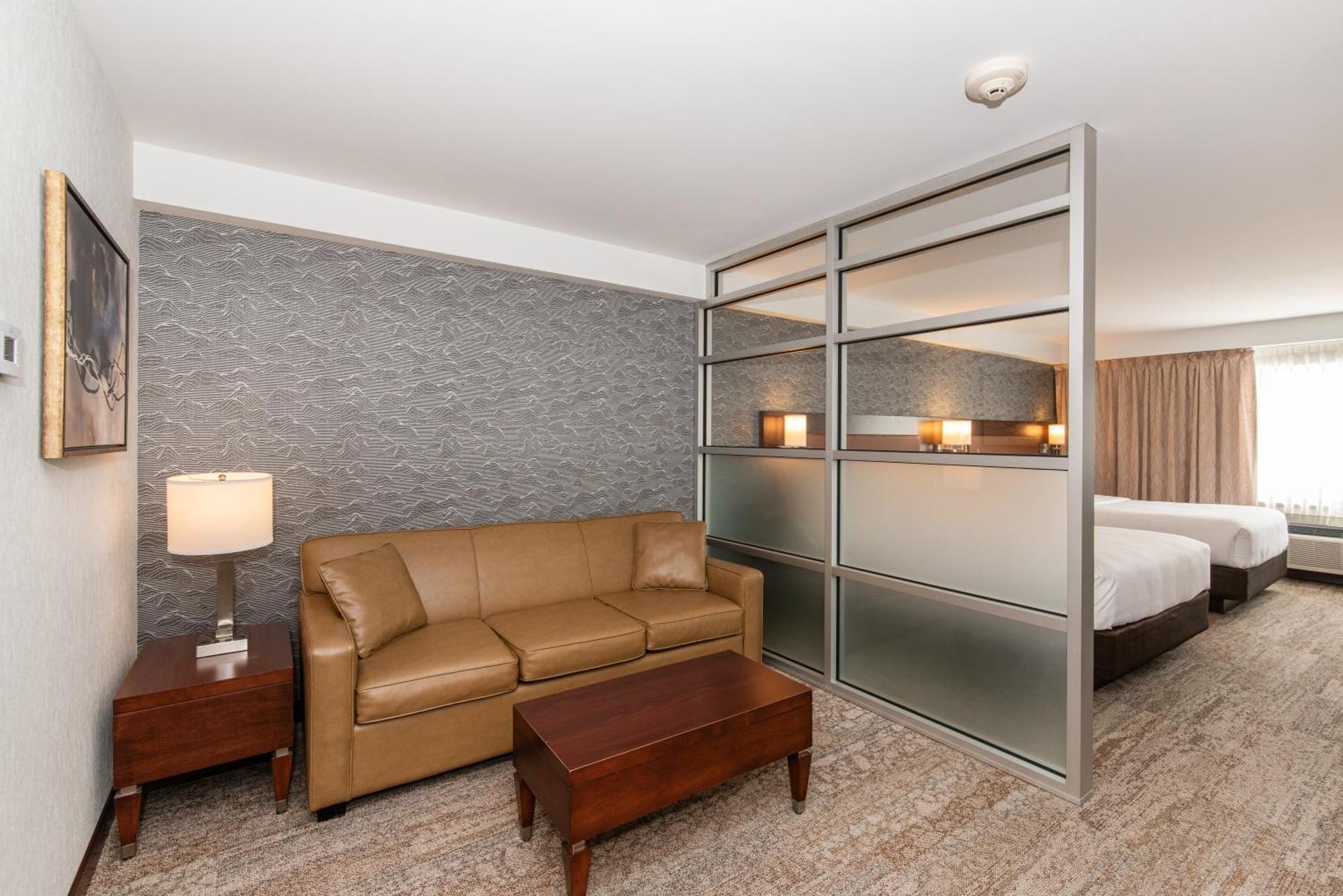 Quality Inn & Suites Val-d'Or Bagian luar foto