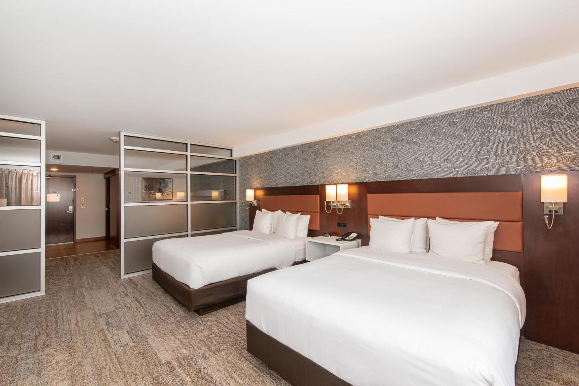 Quality Inn & Suites Val-d'Or Bagian luar foto