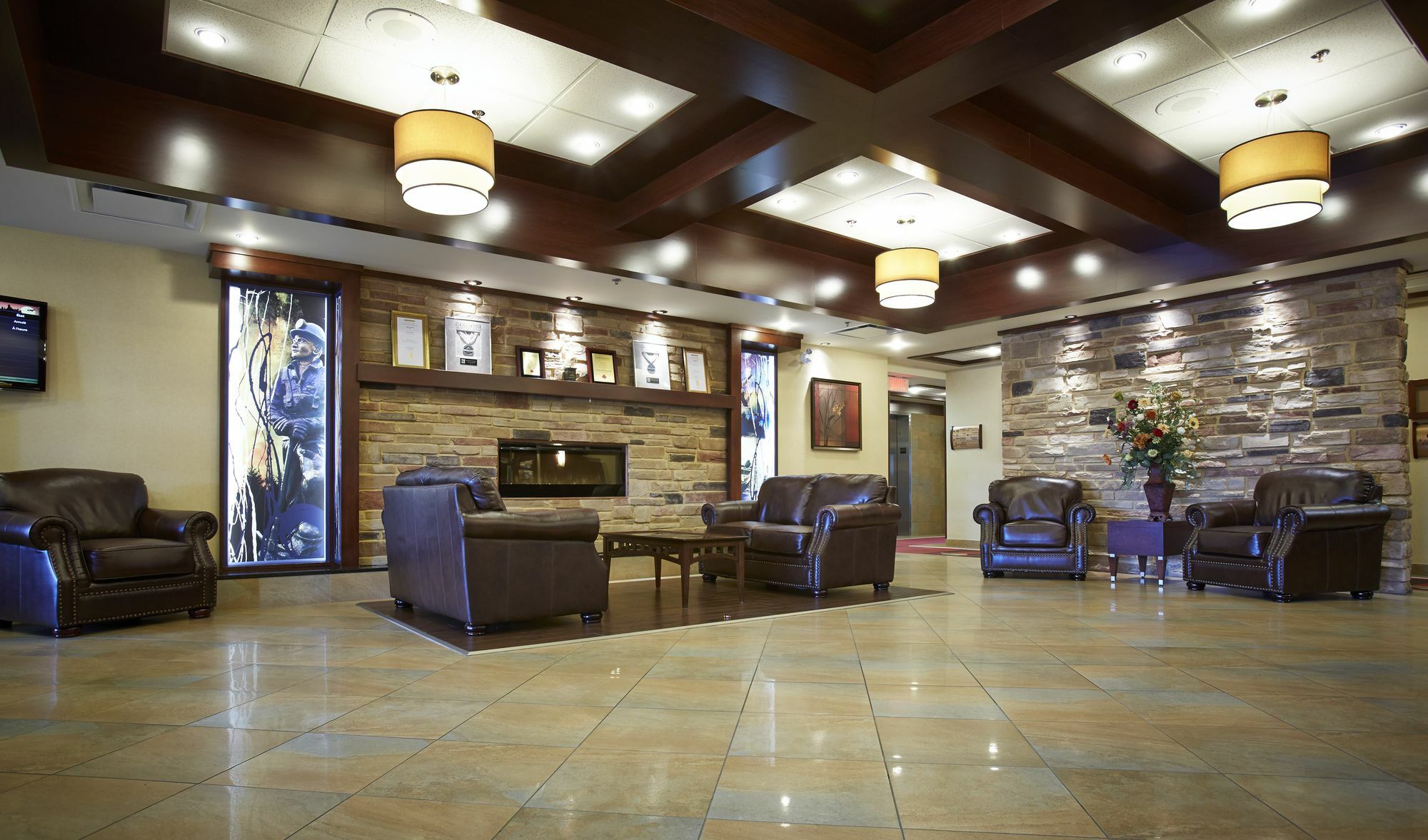 Quality Inn & Suites Val-d'Or Bagian luar foto